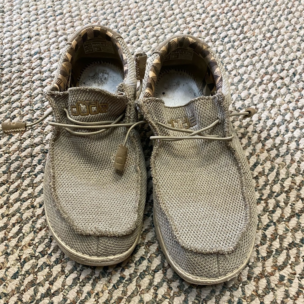 Hey Dude Men's Slip-On Knit Loafers in Beige/Tan EUC